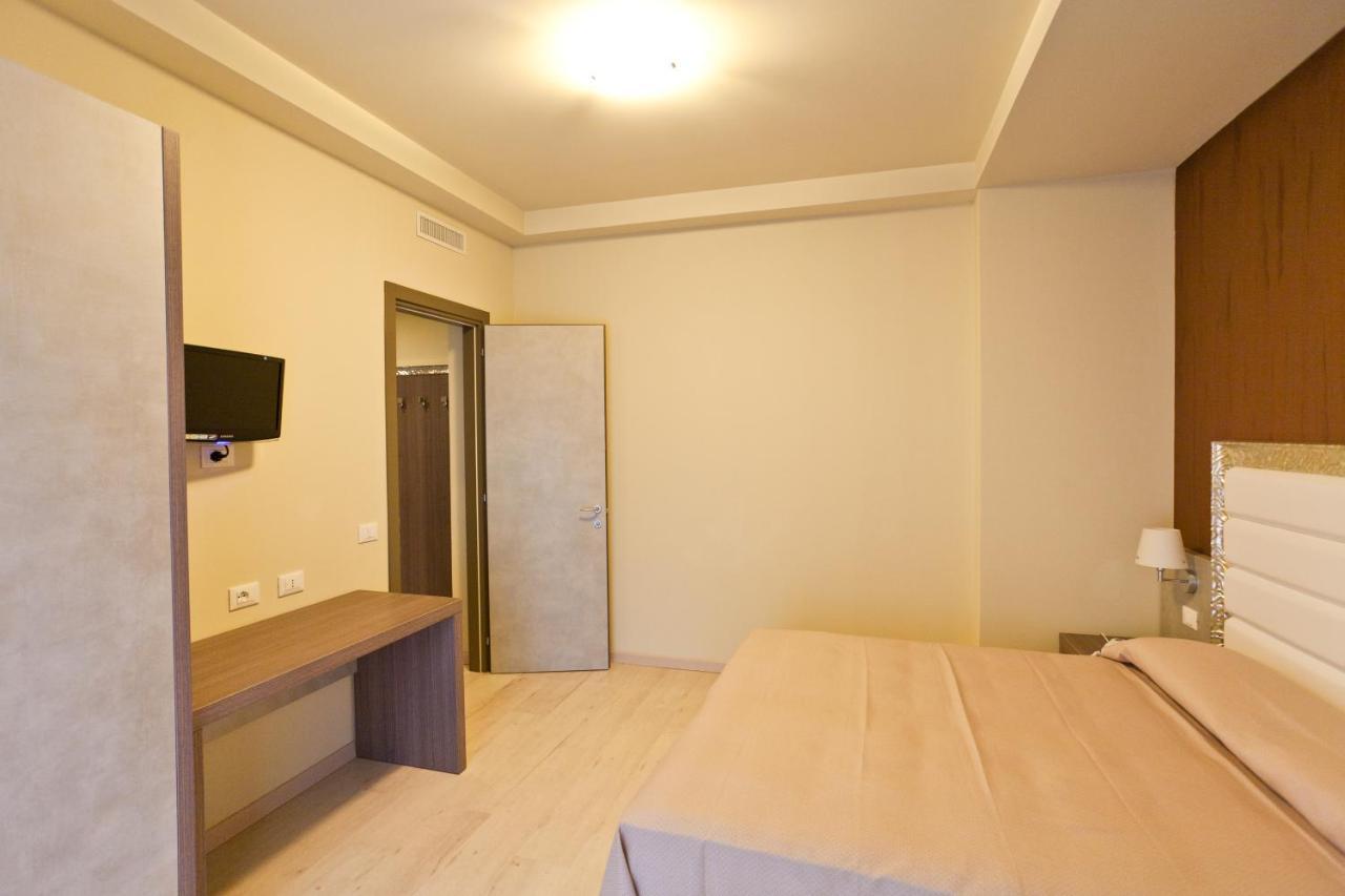 Residence Elisabetta Cesenatico Exteriör bild
