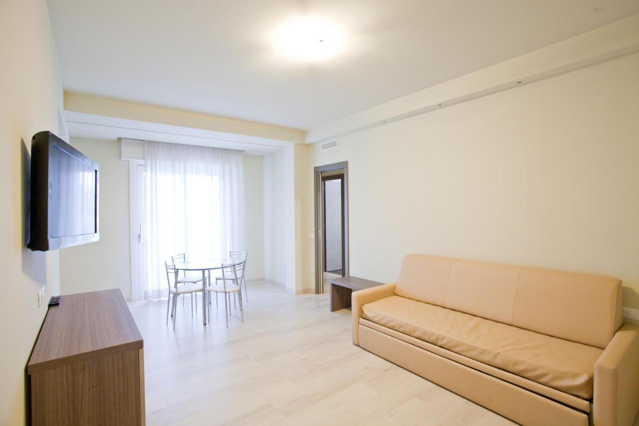 Residence Elisabetta Cesenatico Exteriör bild