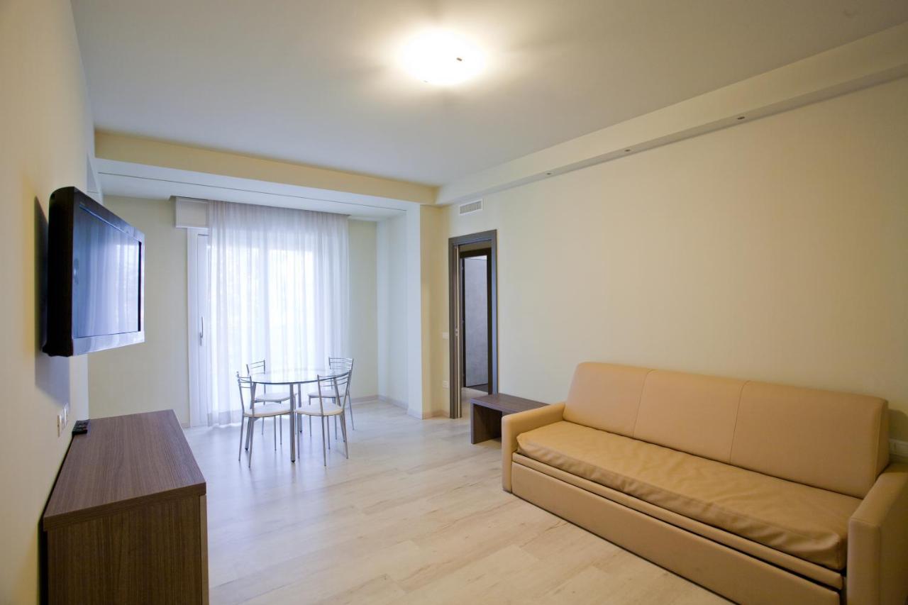 Residence Elisabetta Cesenatico Exteriör bild