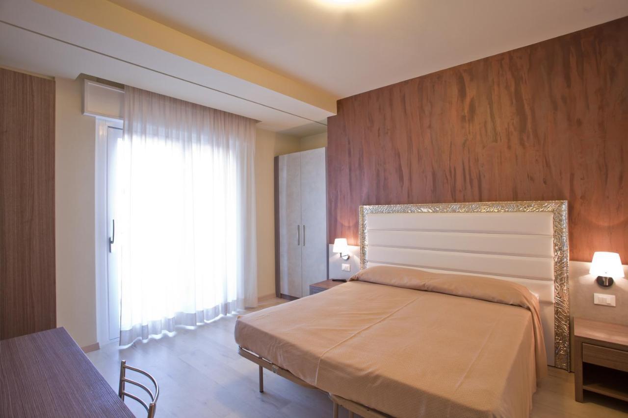 Residence Elisabetta Cesenatico Exteriör bild