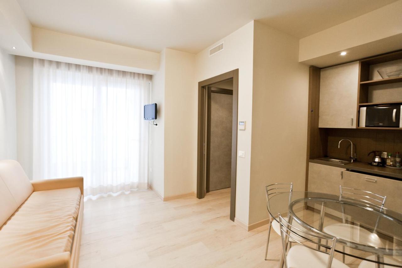 Residence Elisabetta Cesenatico Exteriör bild